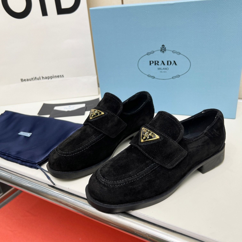 Pra*a leather shoes